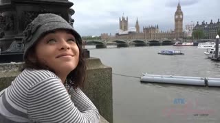 Skinny GF Holly Hendrix Gives Quick Blowjob Before Sightseeing - enjoy the best porn on HD-PORN.ONLINE