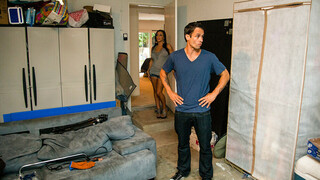 Jenna Presley Fucks Moving Guy for Tip - enjoy the best porn on HD-PORN.ONLINE